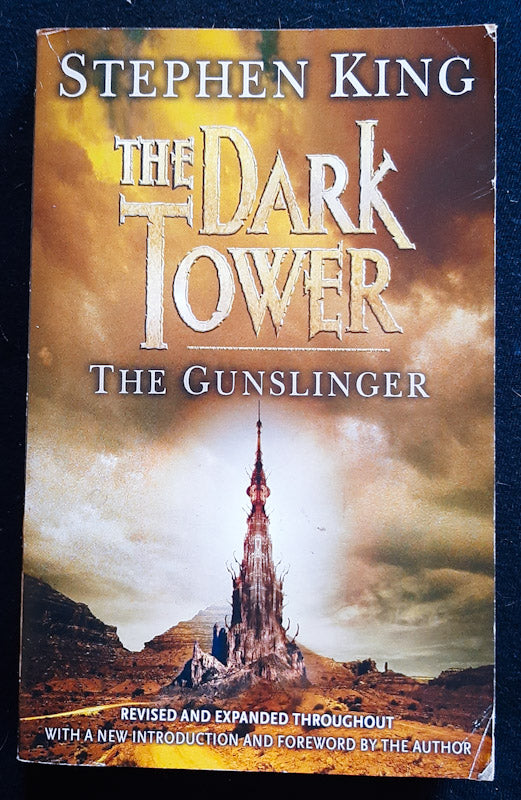 Front Cover Of The Gunslinger (The Dark Tower #1) (Stephen King)