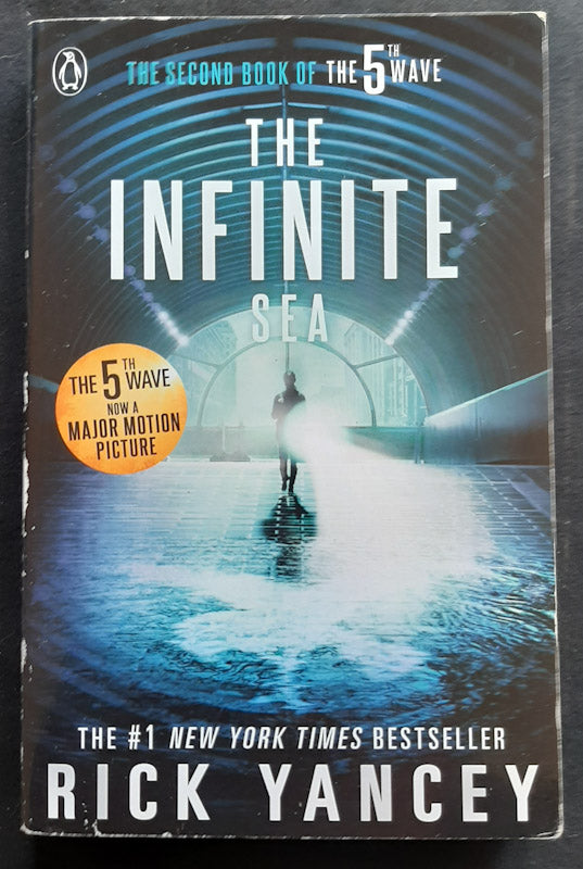 Front Cover Of The Infinite Sea (The 5Th Wave #2) (Rick Yancy
)