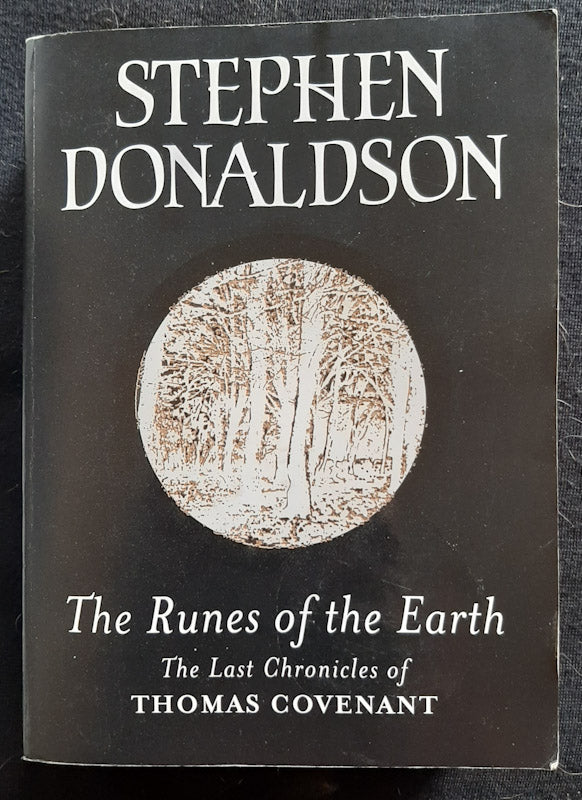 Front Cover Of The Runes Of The Earth (The Last Chronicles Of Thomas Covenant #1) (Stephen Donaldson)