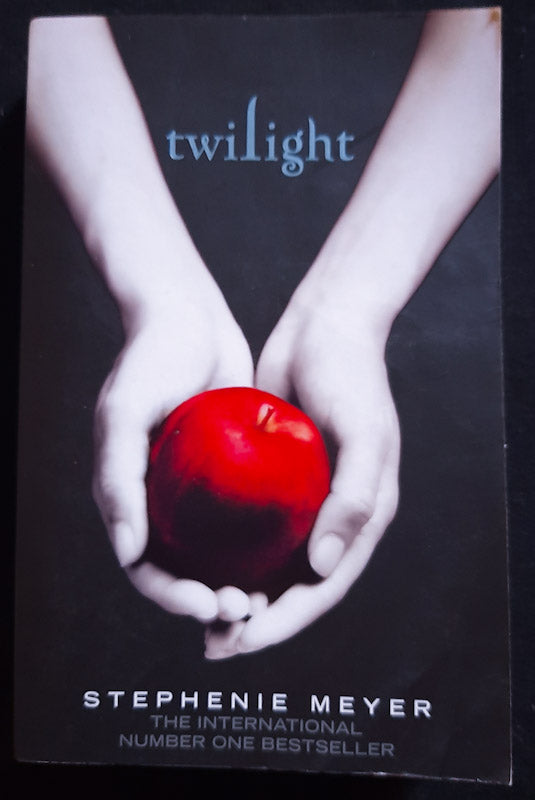 Front Cover Of Twilight (The Twilight Saga #1) (Stephenie Meyer)