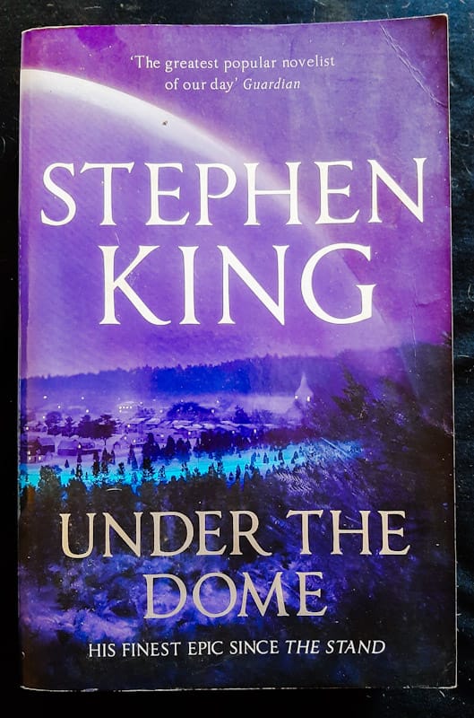 Front Cover Of Under the Dome (Stephen King)