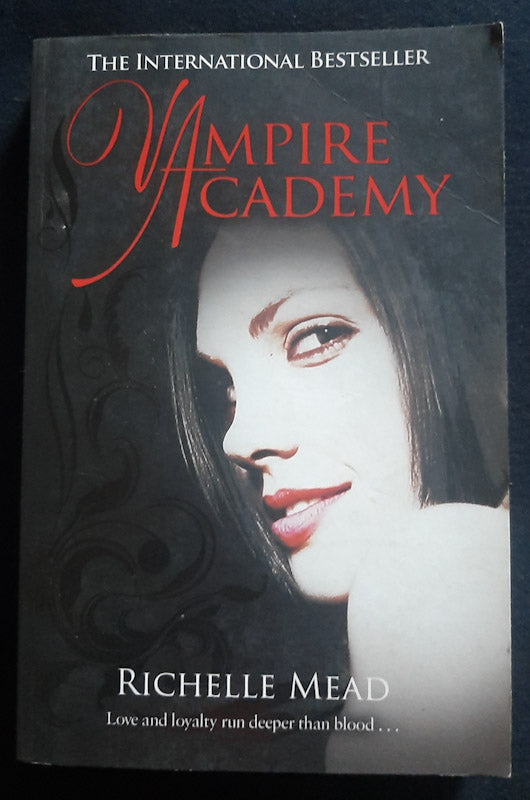 Front Cover Of Vampire Academy (Vampire Academy #1) (Richelle Mead
)