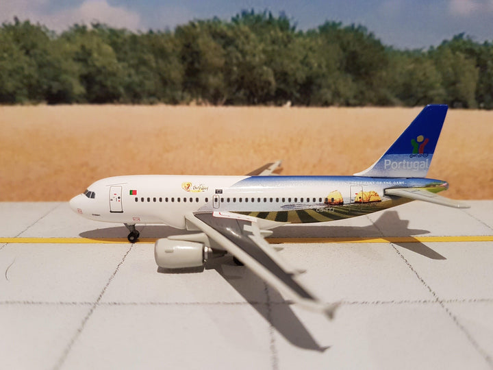 Front Cover Of Airbus A319-111 TAP Dragon Wings 1:400 (Dragon Wings))