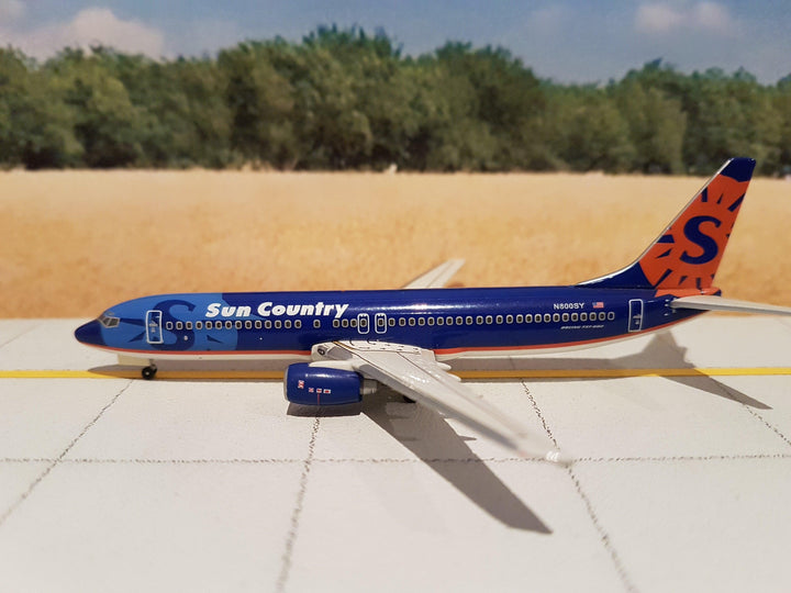 Front Cover Of Boeing B737-8Q8 Sun Country GeminiJets 1:400)