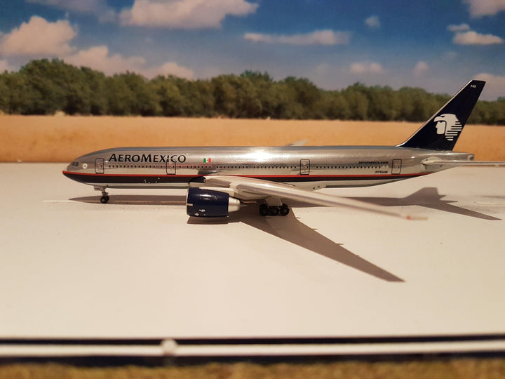 Front Cover Of Boeing B777-200ER Aero Mexico GeminiJets 1:400)