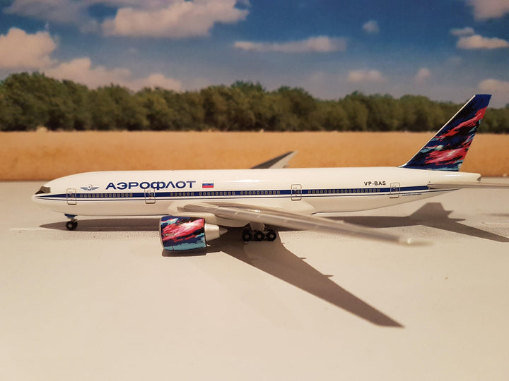 Front Cover Of Boeing B777-2Q8ER Aeroflot Herpa 1:400)