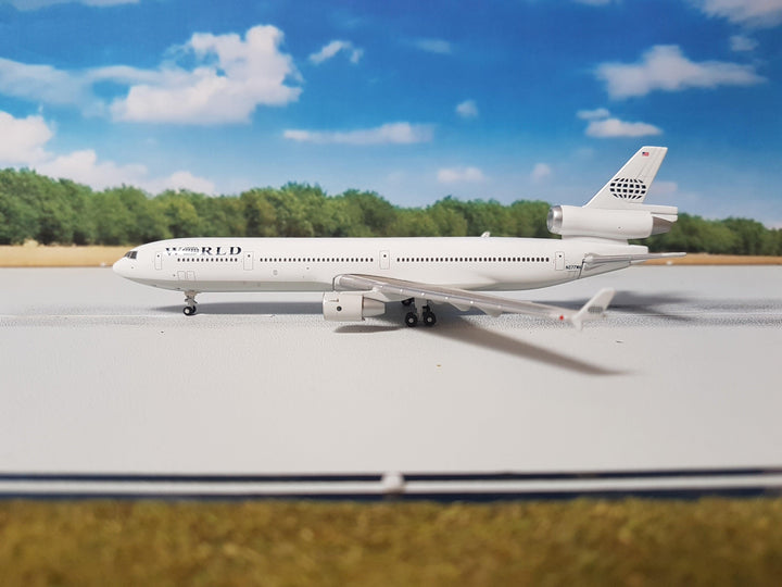 Front Cover Of MDC MD-11 World Airways GeminiJets 1:400)