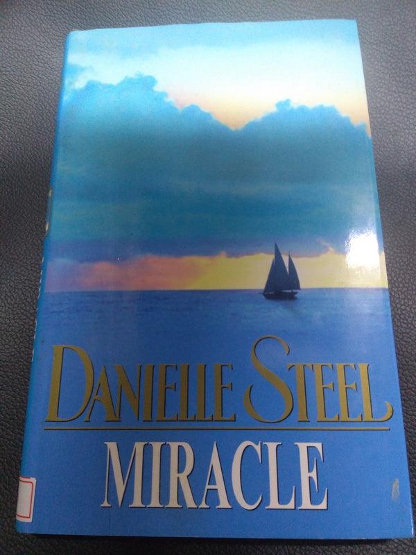 Front Cover Of Miracle (Danielle Steel))